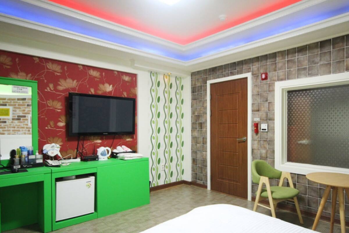 Deluxe Room | Desk, WiFi (free)