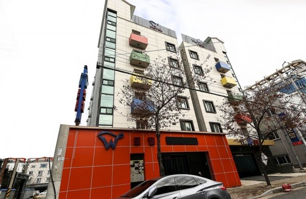 Front of property - W Motel (Tongyeong)