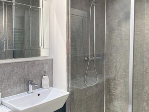 Towels - 2 bedroom accommodation in Aberdaron (Aberdaron)