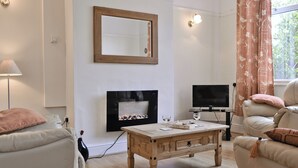 TV - 3 bedroom accommodation in Bala (Bala)