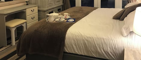 4 bedrooms, free WiFi, bed sheets