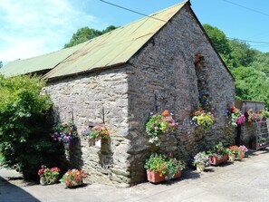 المنشأة من الخارج