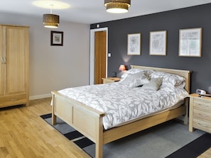 3 bedrooms, free WiFi, bed sheets