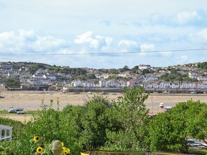 المنطقة المحيطة بالمنشأة