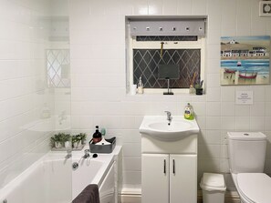 Bathroom - 2 bedroom accommodation in Addlethorpe (Addlethorpe)