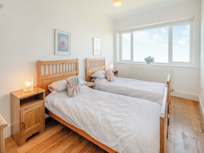 5 bedrooms, free WiFi, bed sheets