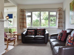Living area - 3 bedroom accommodation in Elmer, near Middleton on Sea (Elmer, near Middleton on Sea)