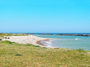 Beach - 3 bedroom accommodation in Elmer, near Middleton on Sea (Elmer, near Middleton on Sea)