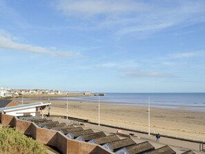 Beach - 2 bedroom accommodation in Flamborough, near Bridlington (Flamborough, near Bridlington)