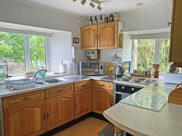 كرسي للأطفال، مستلزمات طهي/أطباق/أوعية