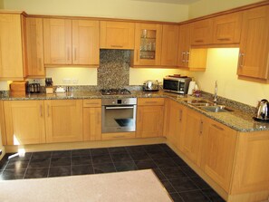 Dishwasher, cookware/dishes/utensils, freezer - 2 bedroom accommodation in Thornthwaite (Thornthwaite)