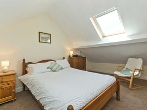 3 bedrooms, free WiFi, bed sheets - 3 bedroom accommodation in Staithes, near Whitby (Staithes, near Whitby)