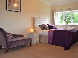 2 bedrooms, free WiFi, bed sheets - A stylish and comfortable second floor apartment. (Bowness on Windermere)