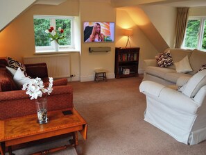 Living area - A stylish and comfortable second floor apartment. (Bowness on Windermere)