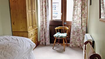 2 bedrooms, WiFi (free), bed sheets