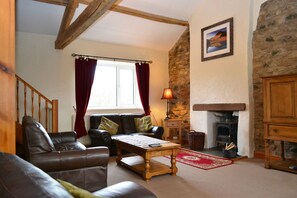 Fireplace - 4 bedroom accommodation in Guardhouse (Guardhouse)