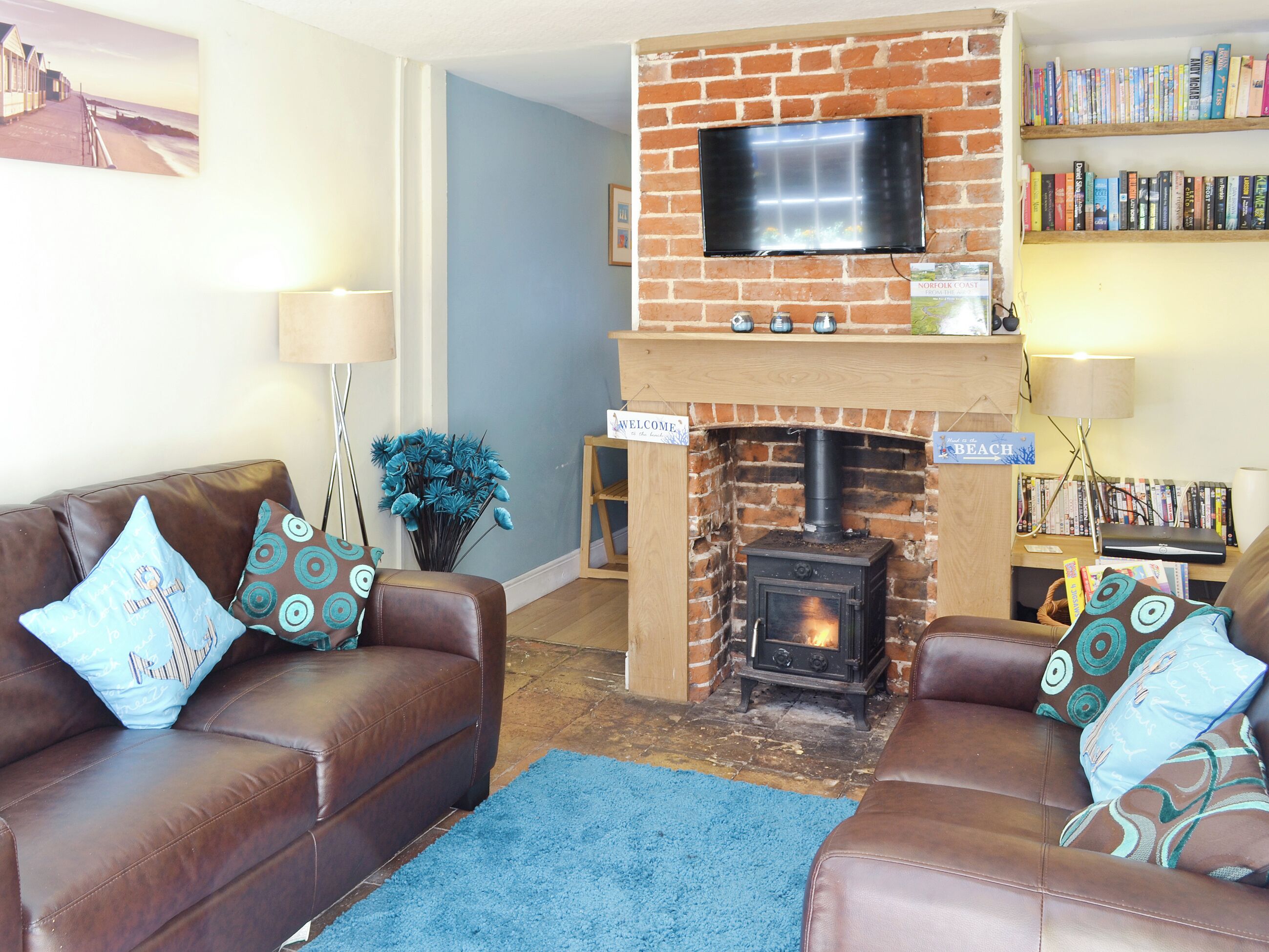 TV, fireplace