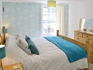 3 bedrooms, free WiFi, bed sheets - 3 bedroom accommodation in Cromer (Cromer)
