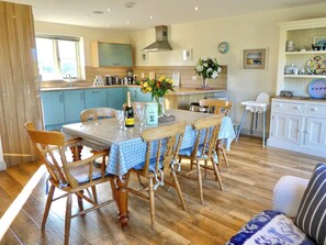 Dining - 3 bedroom accommodation in Bishops Waltham (Bishops Waltham)