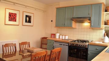 Dishwasher, cookware/dishes/utensils