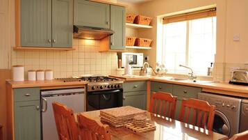 Opvaskemaskine, køkkentøj/tallerkener/redskaber