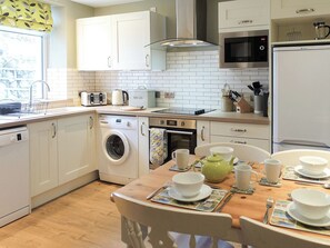 Dishwasher, cookware/dishes/utensils - Situated in a residential area only 2 minutes walk to the town centre. (Keswick)