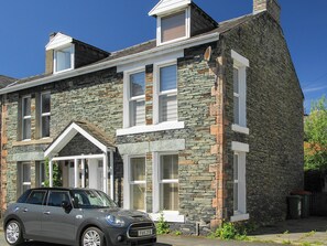 Exterior - Situated in a residential area only 2 minutes walk to the town centre. (Keswick)