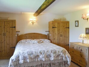 4 bedrooms, free WiFi, bed sheets