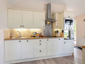 Dishwasher - 1 bedroom accommodation in Bodfari, near Denbigh (Bodfari, near Denbigh)