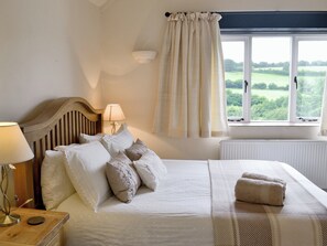 6 bedrooms, free WiFi, bed sheets - 6 bedroom accommodation in Chillington, near Kingsbridge (Chillington, near Kingsbridge)