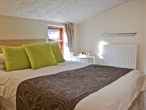 2 bedrooms, free WiFi, bed sheets - 2 bedroom accommodation in Barney, near Fakenham (Barney, near Fakenham)