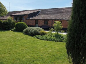 Exterior - 2 bedroom accommodation in Barney, near Fakenham (Barney, near Fakenham)