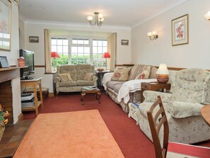 TV - 4 bedroom accommodation in Ringstead (Ringstead)