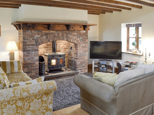 4 bedroom accommodation in Betley, near Nantwich