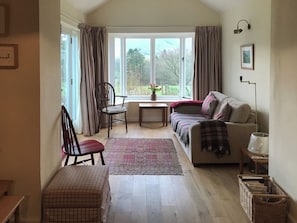 Fireplace - 3 bedroom accommodation in Bassenthwaite Lake (Bassenthwaite Lake)