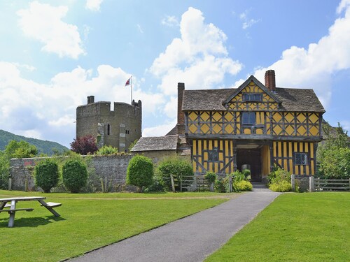 10 bedroom accommodation in Craven Arms