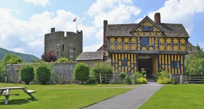 10 bedroom accommodation in Craven Arms