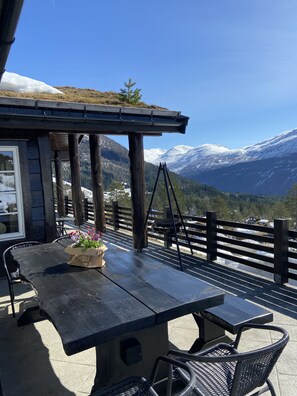 Family Cabin, Multiple Beds, Non Smoking, Mountain View | Terrace/patio