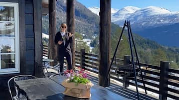 Cabaña familiar, varias camas, para no fumadores, vista a la montaña | Terraza o patio