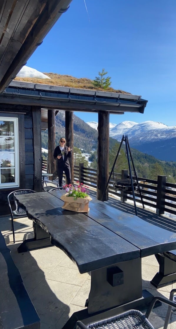 Family Cabin, Multiple Beds, Non Smoking, Mountain View | Terrace/patio