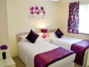 3 bedrooms, free WiFi, bed sheets - 3 bedroom accommodation in Liskeard (Liskeard)