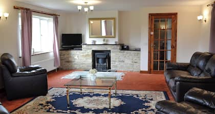 4 bedroom accommodation in Netherbury, Bridport