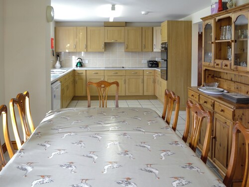 4 bedroom accommodation in Netherbury, Bridport