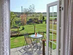 Outdoor dining - Daisy's Cottage Annexe - 28240 (Niton, near Ventnor)