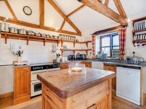 食器洗い機、ハイチェア、調理器具と食器、冷凍庫