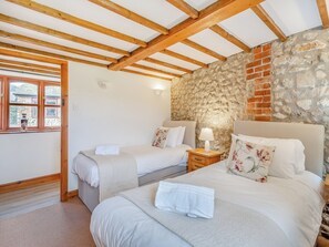 7 室のベッドルーム、WiFi (無料)、ベッドシーツ