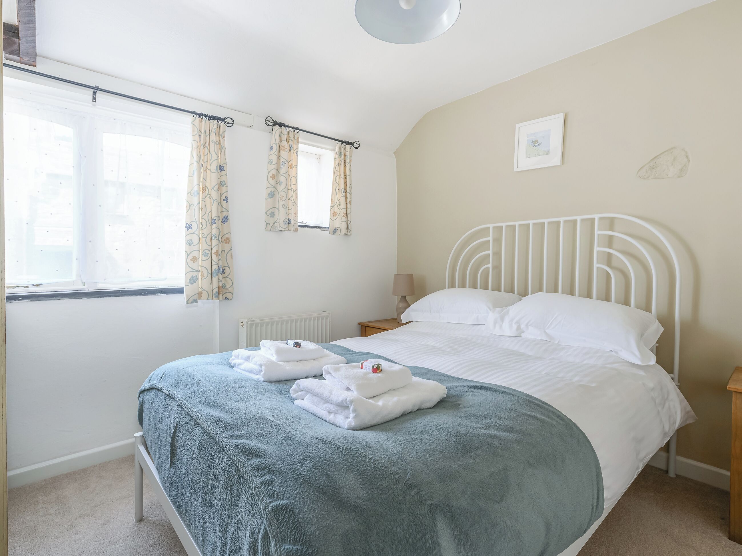 2 多间卧室、免费 WiFi、床单