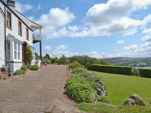 Unclassified image, 4 of 14, button