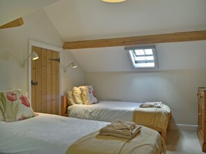 2 bedrooms, free WiFi, bed sheets - Stunning views over Ullswater from this modern open plan apartment. (Ullswater)