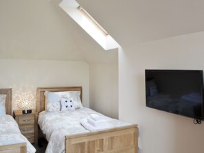 3 bedrooms, free WiFi, bed sheets